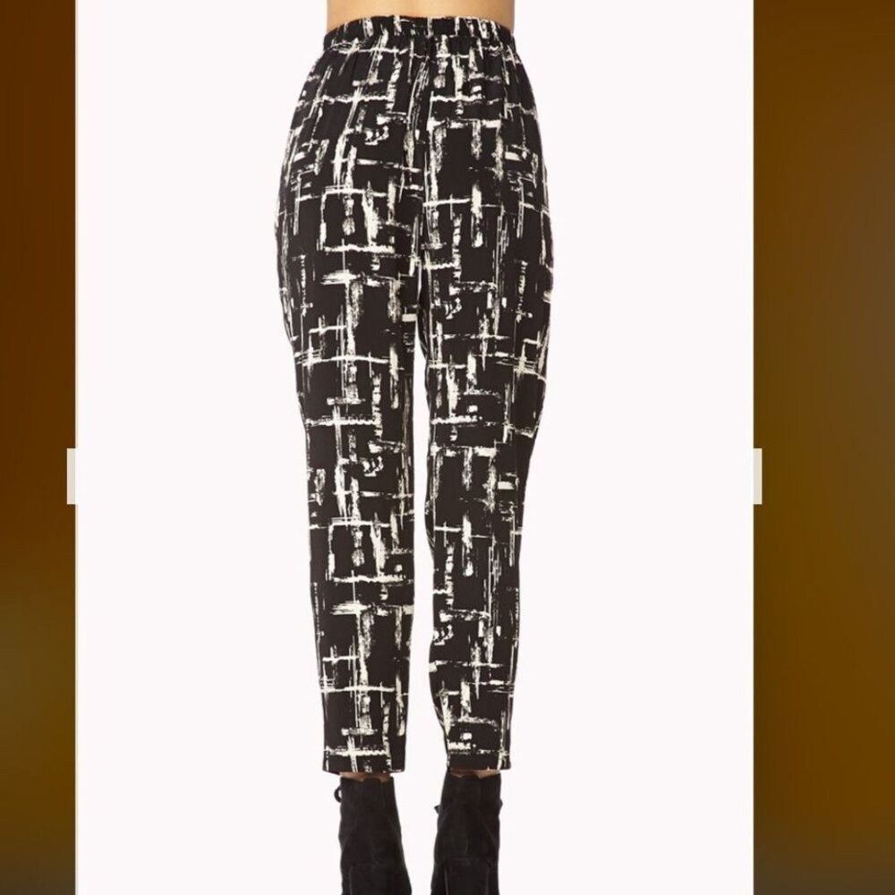 Forever 21 black white pattern pants